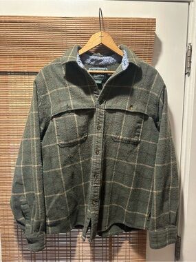 Woolrich Men's Wool Flannel Shacket Green Plaid Long Sleeve Button-Up Size Large